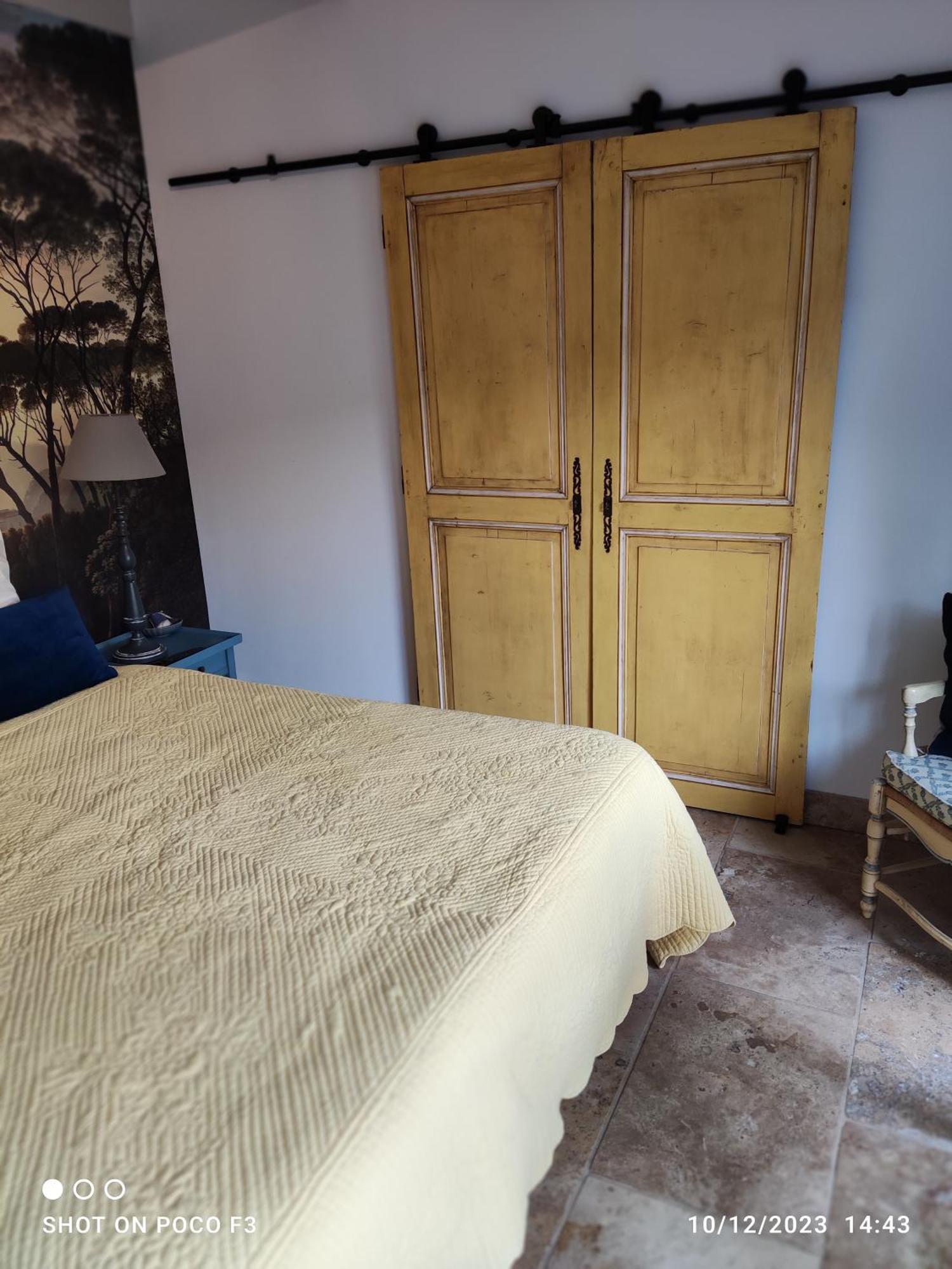 Hotel Le Petit Jardin ... LʼIsle-sur-la-Sorgue Esterno foto